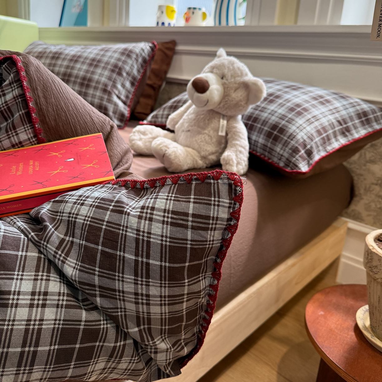 91家纺网 家纺一手货源 找家纺 水墨江南 2026新款条格系列贝壳边三角针四件套 布朗尼咖