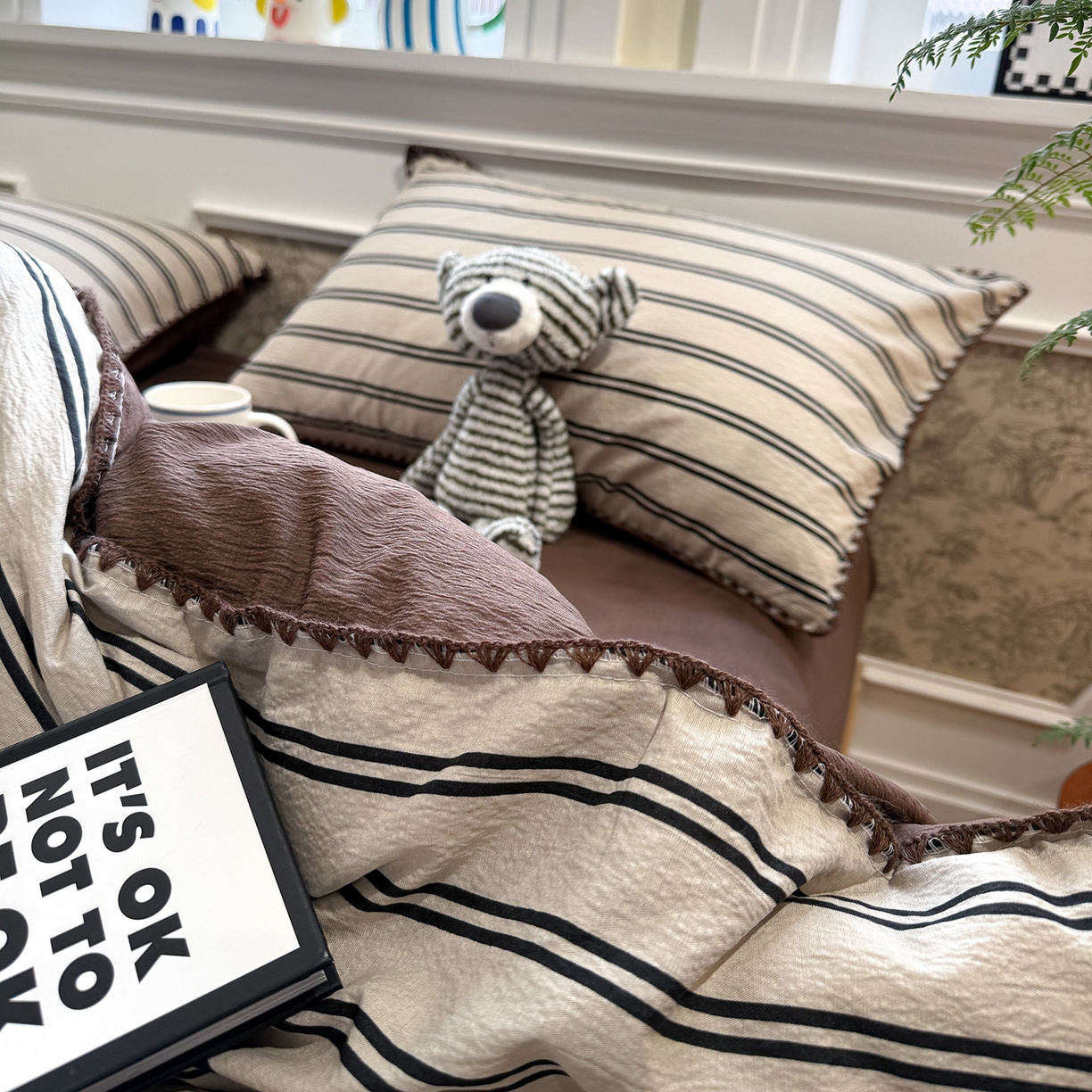 91家纺网 家纺一手货源 找家纺 水墨江南 2026新款条格系列贝壳边三角针四件套 简序咖