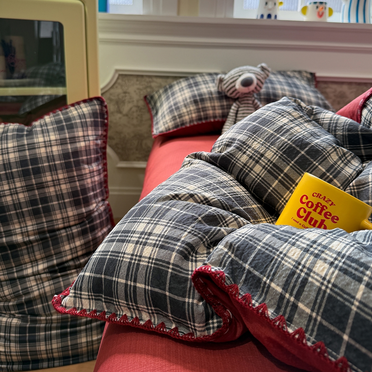 91家纺网 家纺一手货源 找家纺 水墨江南 2026新款条格系列贝壳边三角针四件套 布朗尼红