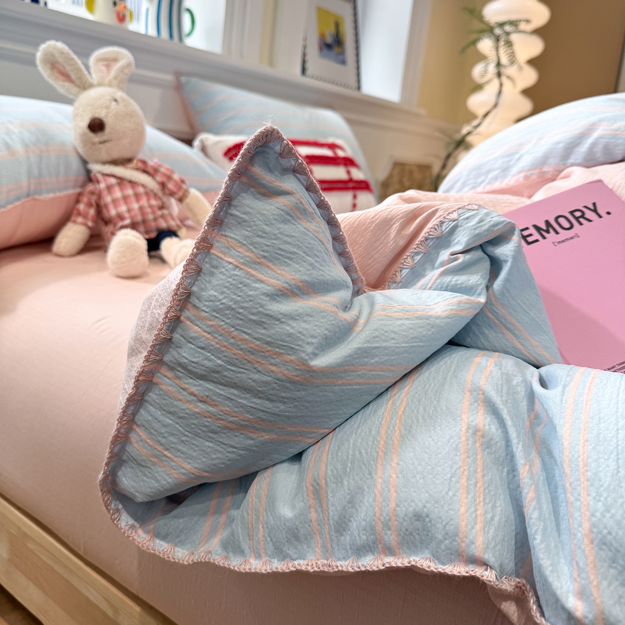 91家纺网 家纺一手货源 找家纺 水墨江南 2026新款条格系列贝壳边三角针四件套 海盐玉