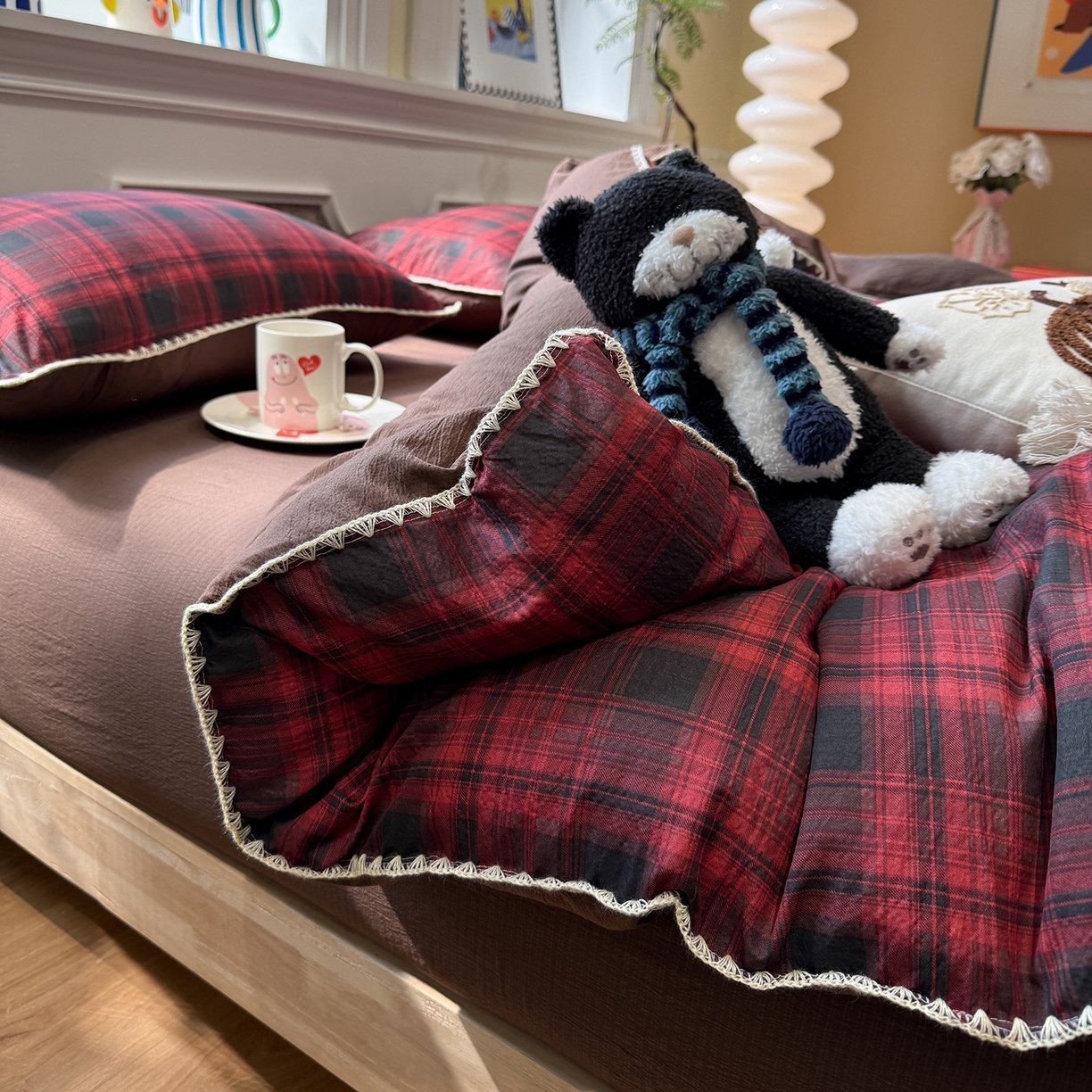 水墨江南 2026新款条格系列贝壳边三角针四件套 丝绒红格