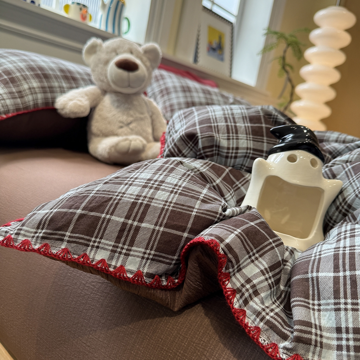 91家纺网 家纺一手货源 找家纺 水墨江南 2026新款条格系列贝壳边三角针四件套 布朗尼咖