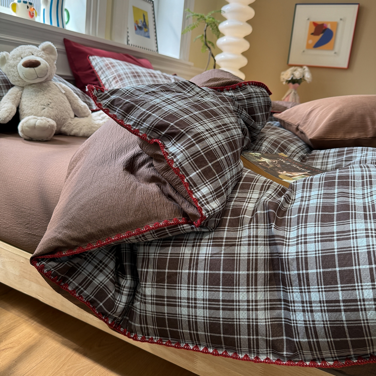 91家纺网 家纺一手货源 找家纺 水墨江南 2026新款条格系列贝壳边三角针四件套 布朗尼咖