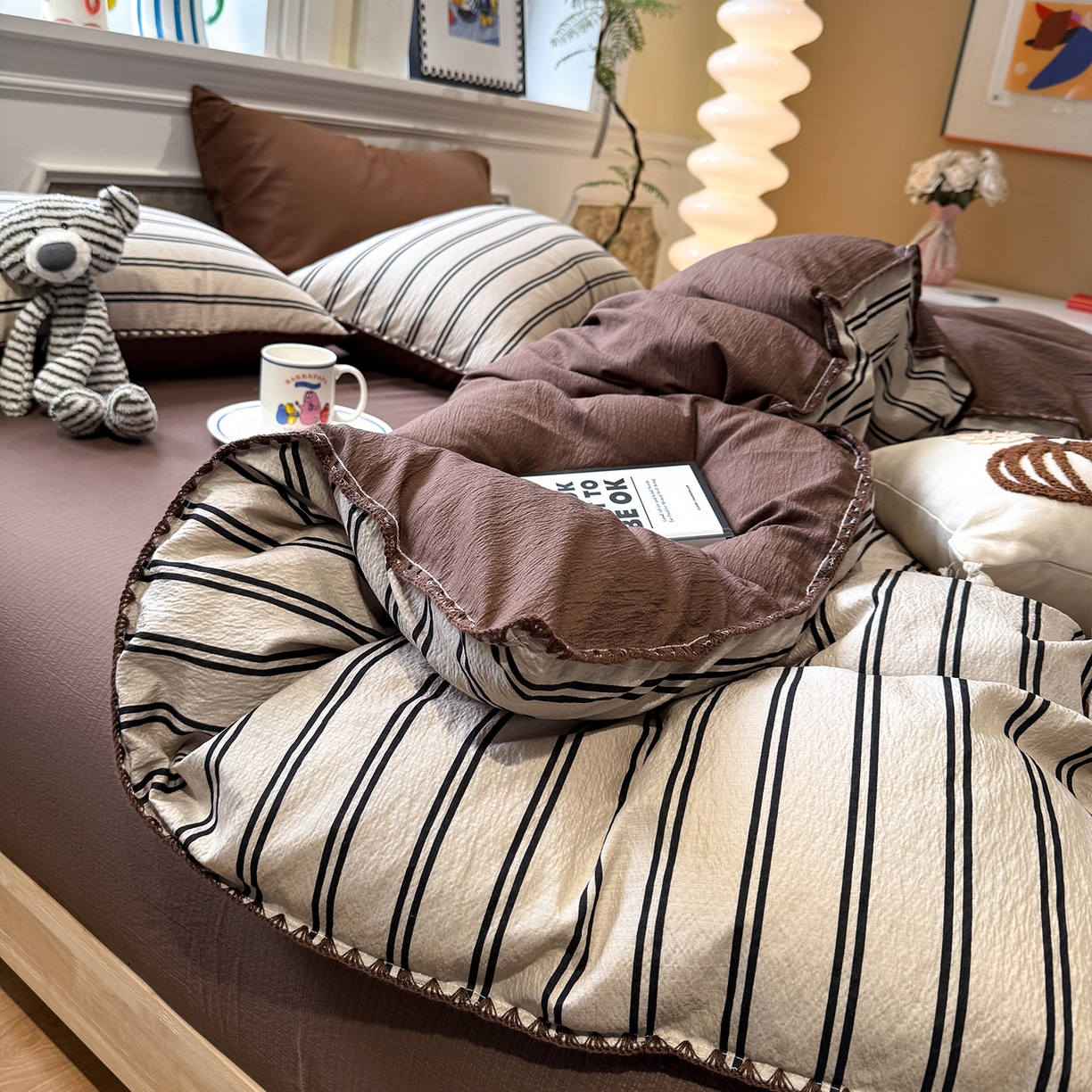 91家纺网 家纺一手货源 找家纺 水墨江南 2026新款条格系列贝壳边三角针四件套 简序咖