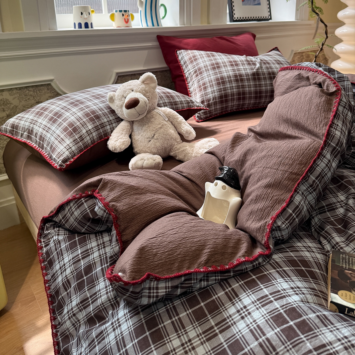 91家纺网 家纺一手货源 找家纺 水墨江南 2026新款条格系列贝壳边三角针四件套 布朗尼咖