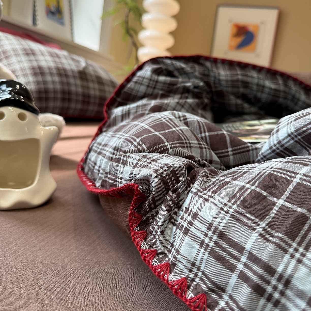 91家纺网 家纺一手货源 找家纺 水墨江南 2026新款条格系列贝壳边三角针四件套 布朗尼咖