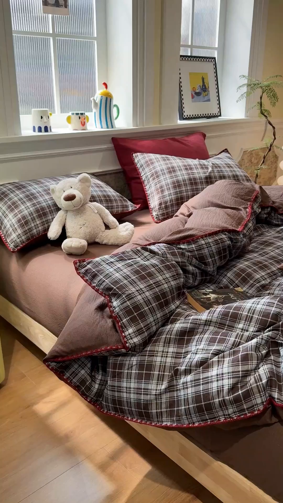 91家纺网 家纺一手货源 找家纺 水墨江南 2026新款条格系列贝壳边三角针四件套 布朗尼红