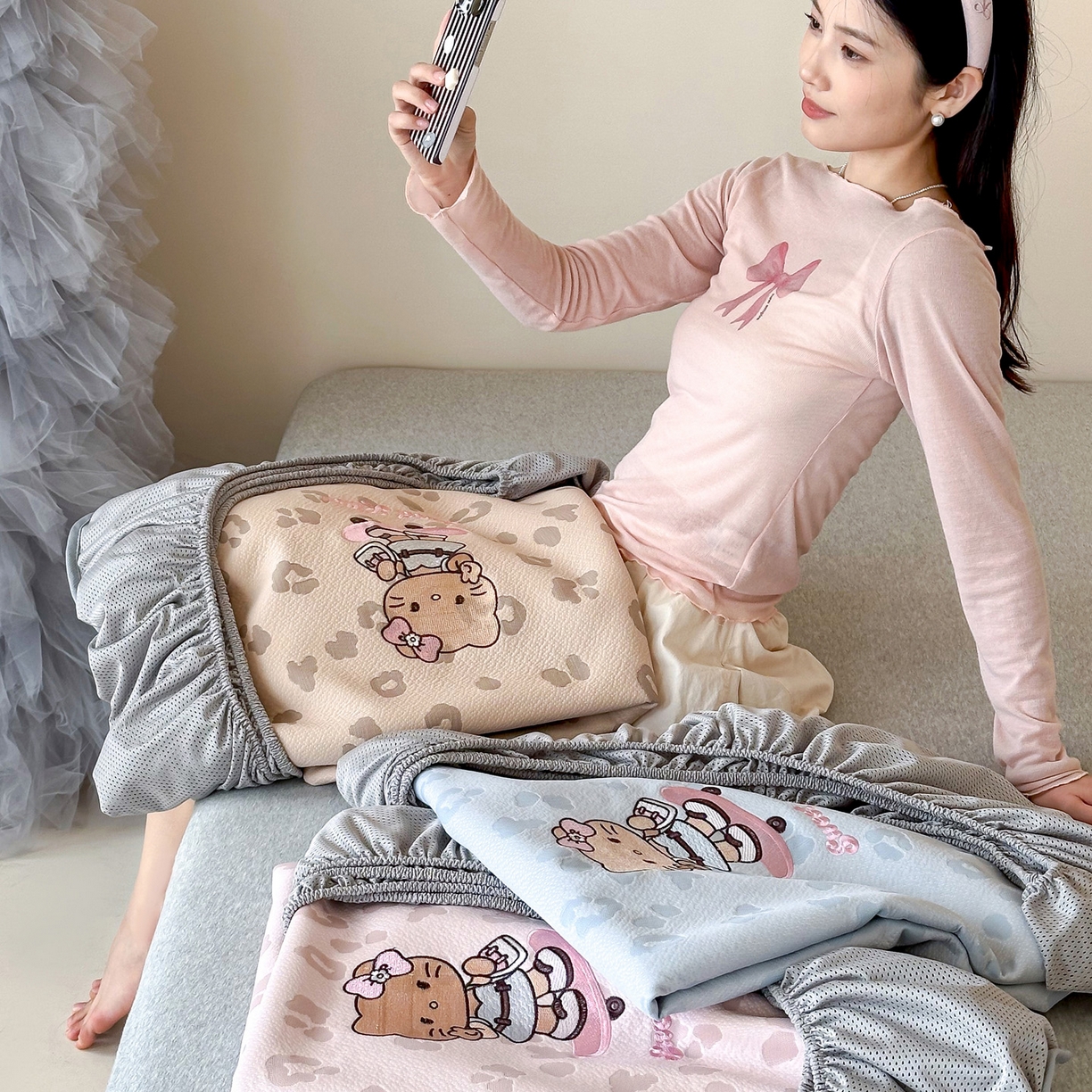 91家纺网 家纺一手货源 找家纺 （总）沐慕 2026新款卡通绣花PE凉感豆豆床笠款凉席席子