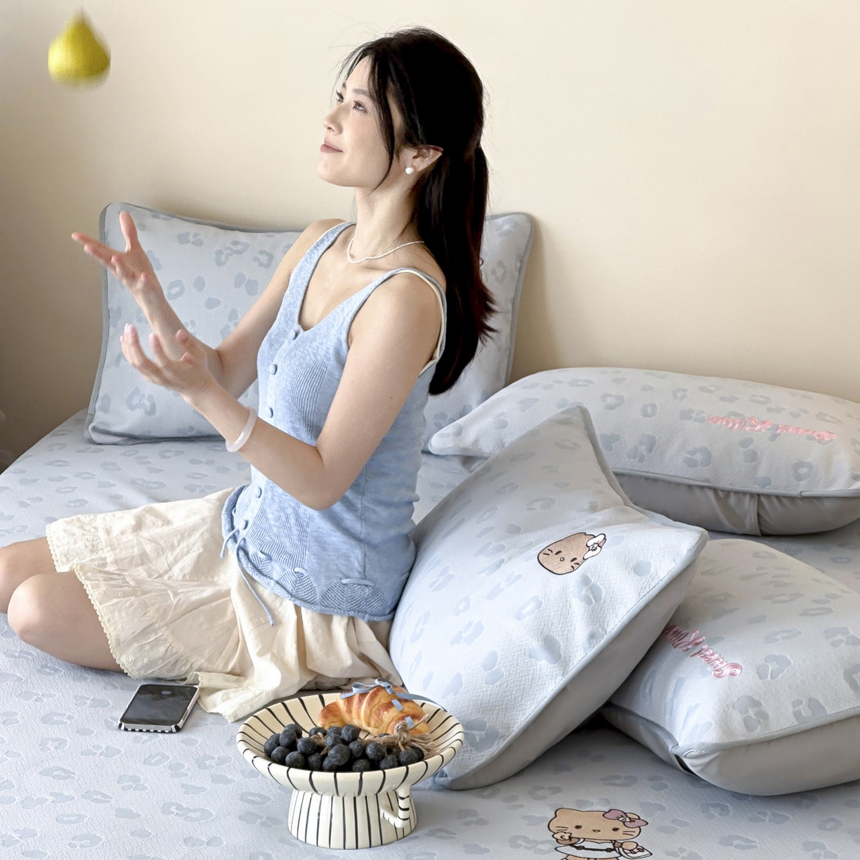 91家纺网 家纺一手货源 找家纺 沐慕 2026新款卡通绣花PE凉感豆豆床笠款凉席席子 豆豆席-豹纹滑板喵蓝