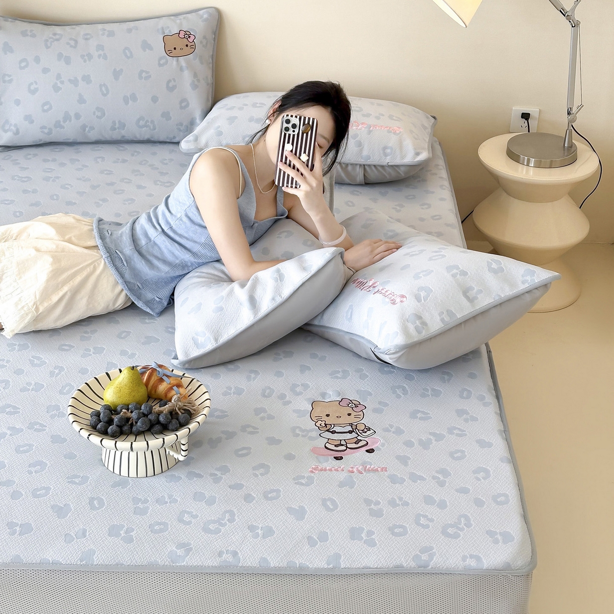 91家纺网 家纺一手货源 找家纺 沐慕 2026新款卡通绣花PE凉感豆豆床笠款凉席席子 豆豆席-豹纹滑板喵蓝
