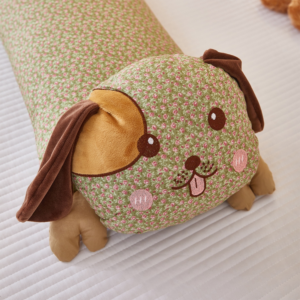 91家纺网 家纺一手货源 找家纺 梦叶草 2026新款全棉萌趣趴睡狗荞麦枕枕头枕芯 趴睡狗-绿色