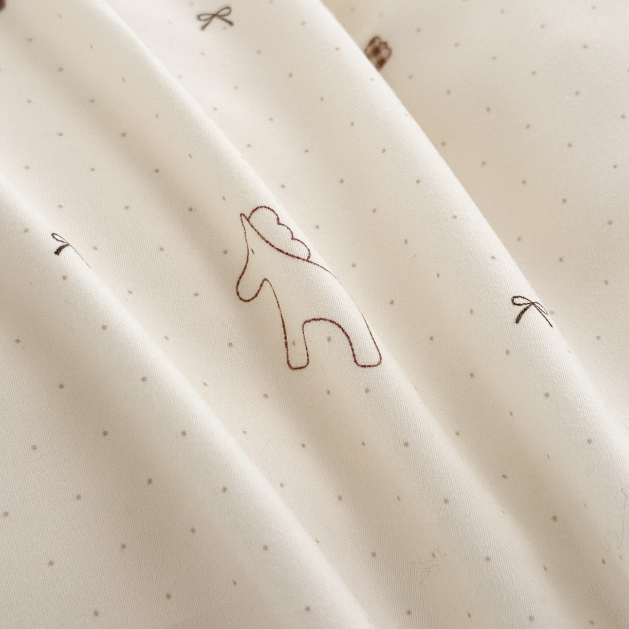 91家纺网 家纺一手货源 找家纺 莱米家纺 2026春夏新款亲肤花边全棉床盖四件套 春日小马