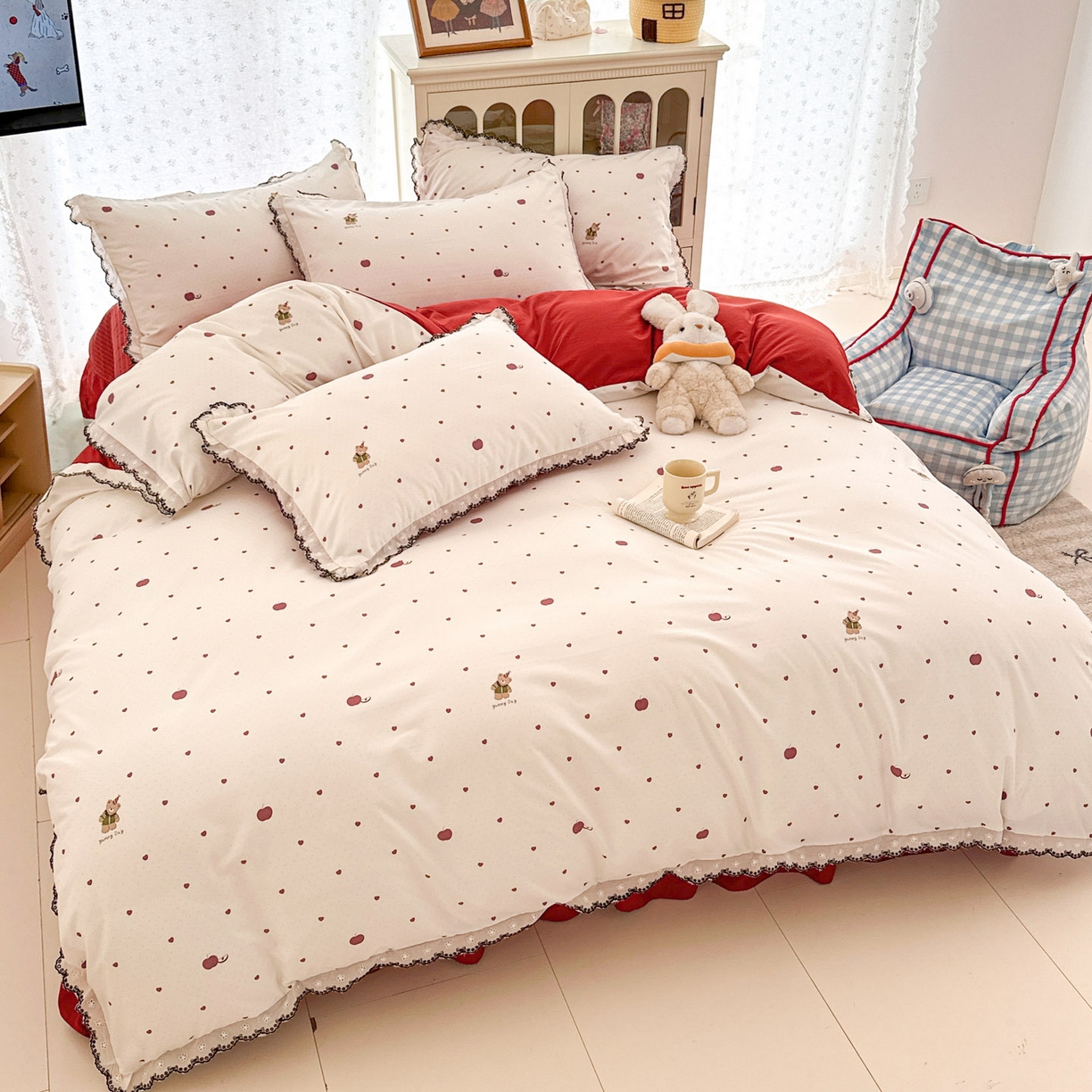 91家纺网 家纺一手货源 找家纺 莱米家纺 2026春夏新款亲肤花边全棉床盖四件套 苹果小熊