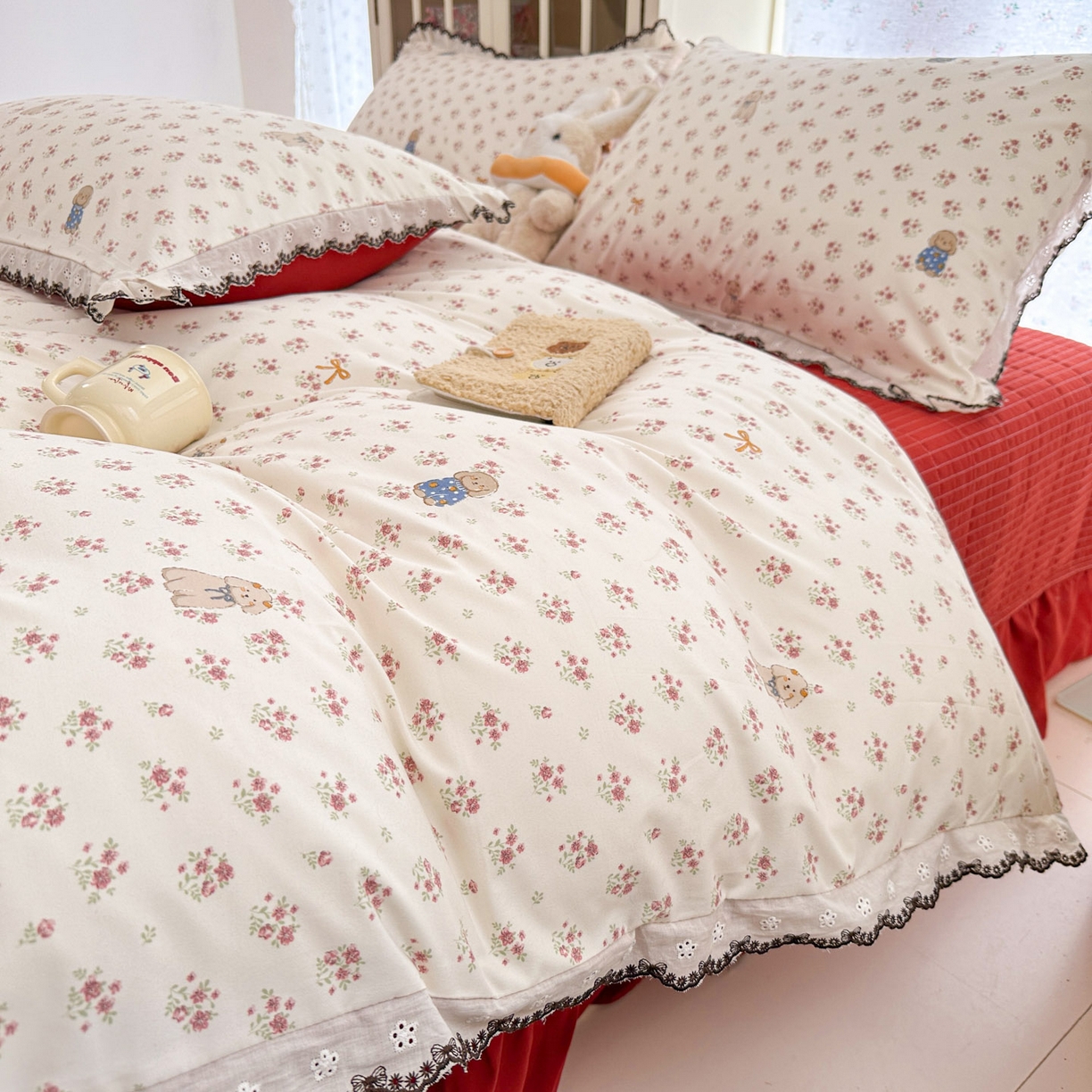 91家纺网 家纺一手货源 找家纺 莱米家纺 2026春夏新款亲肤花边全棉床盖四件套 花团锦簇