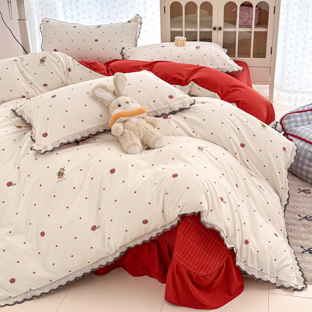 91家纺网 家纺一手货源 找家纺 莱米家纺 2026春夏新款亲肤花边全棉床盖四件套 苹果小熊