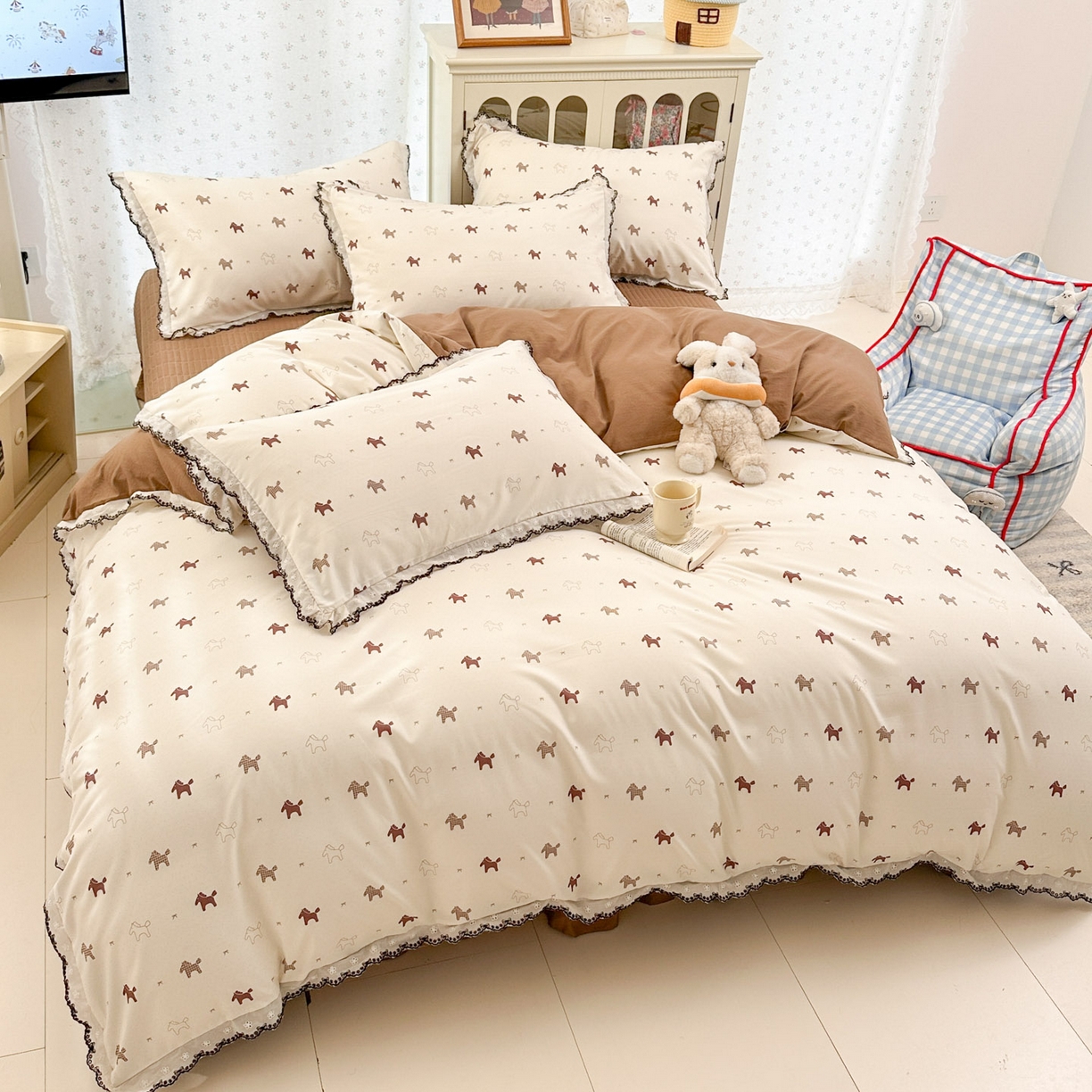 91家纺网 家纺一手货源 找家纺 莱米家纺 2026春夏新款亲肤花边全棉床盖四件套 春日小马