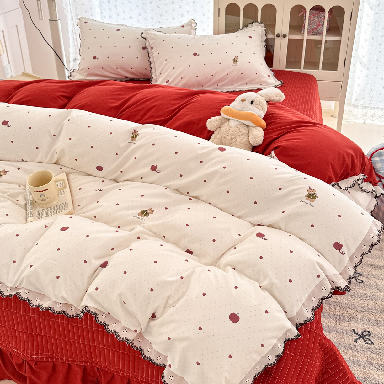 91家纺网 家纺一手货源 找家纺 莱米家纺 2026春夏新款亲肤花边全棉床盖四件套 苹果小熊