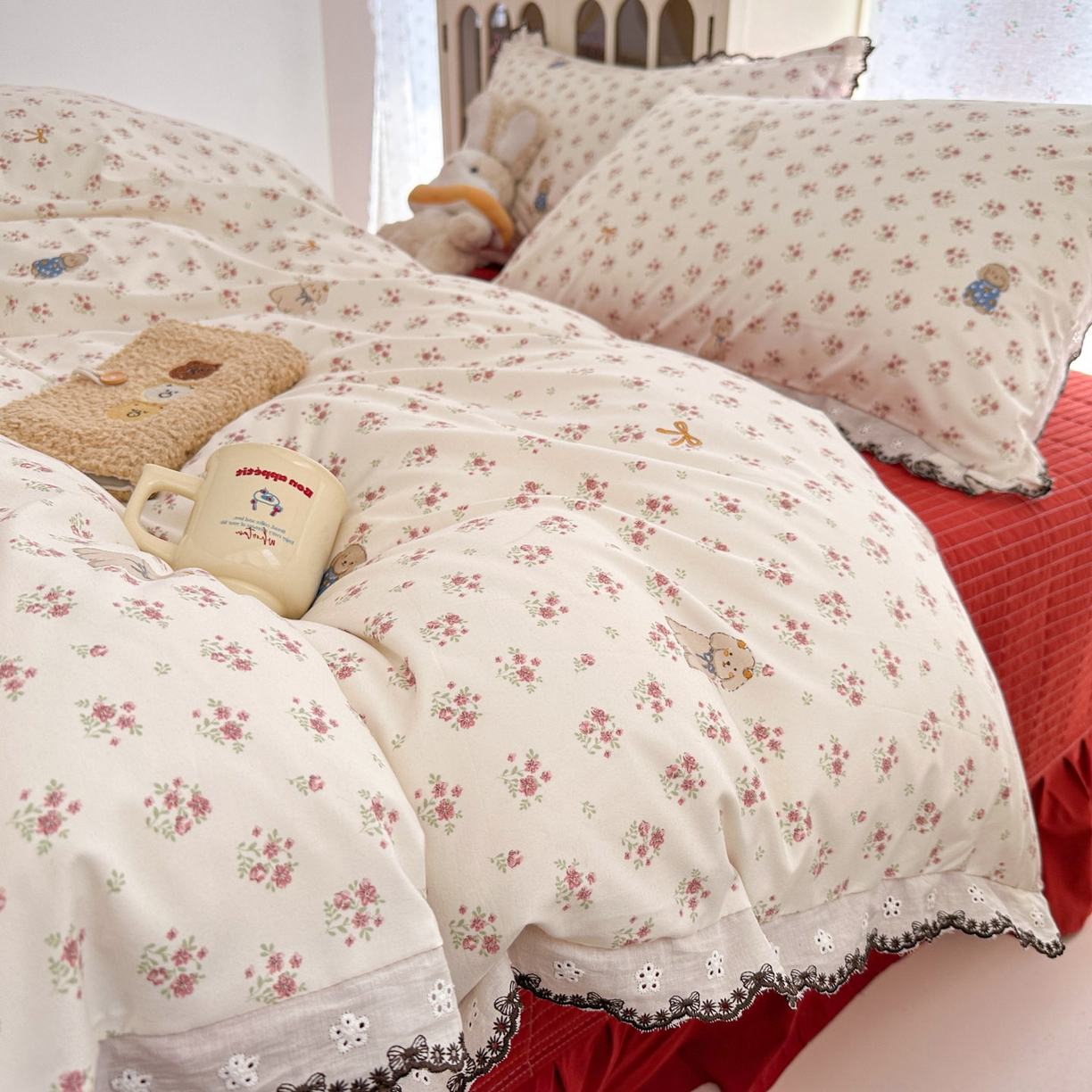 91家纺网 家纺一手货源 找家纺 莱米家纺 2026春夏新款亲肤花边全棉床盖四件套 花团锦簇