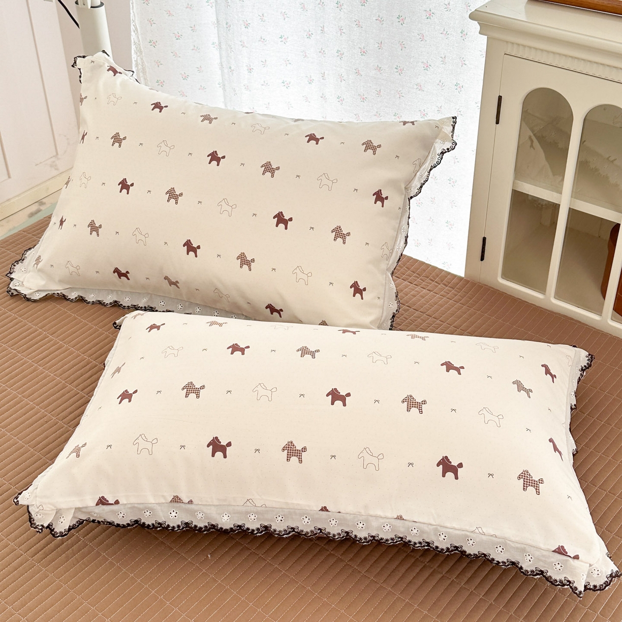 91家纺网 家纺一手货源 找家纺 莱米家纺 2026春夏新款亲肤花边全棉床盖四件套 春日小马