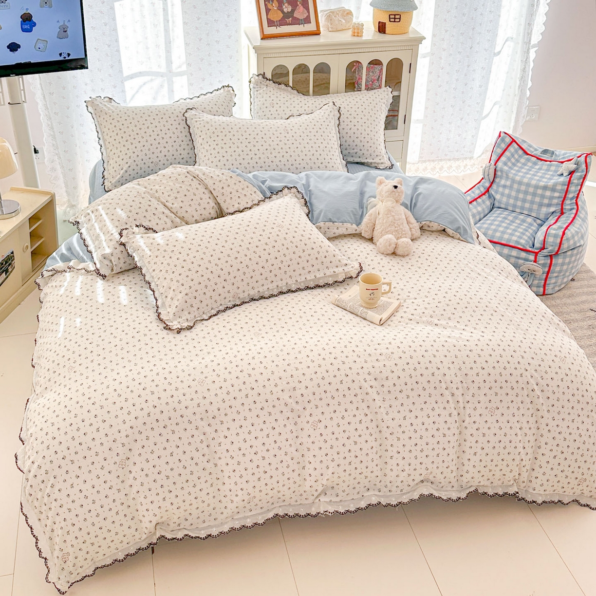 91家纺网 家纺一手货源 找家纺 莱米家纺 2026春夏新款亲肤花边全棉床盖四件套 温柔蜜语-蓝