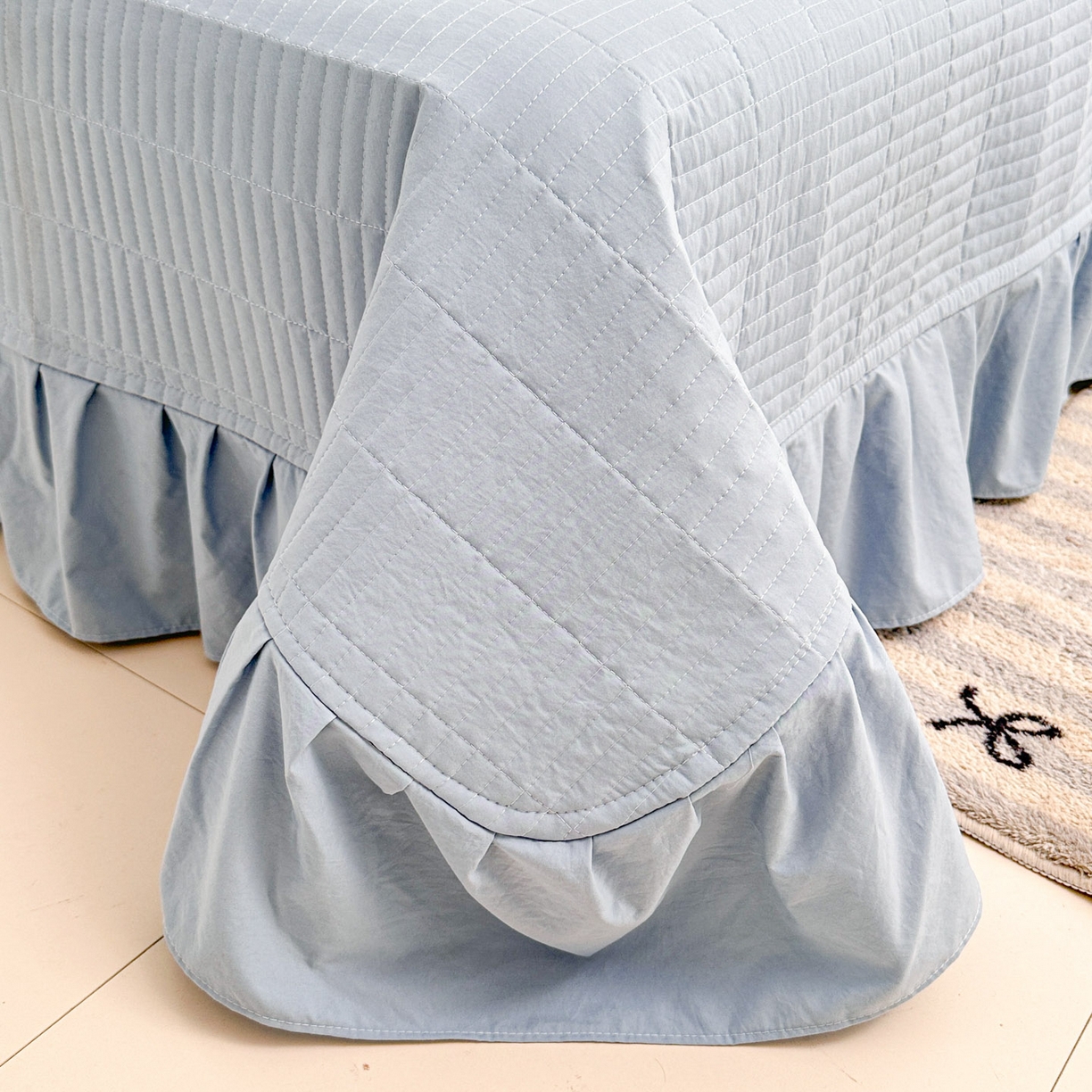 91家纺网 家纺一手货源 找家纺 莱米家纺 2026春夏新款亲肤花边全棉床盖四件套 温柔蜜语-蓝