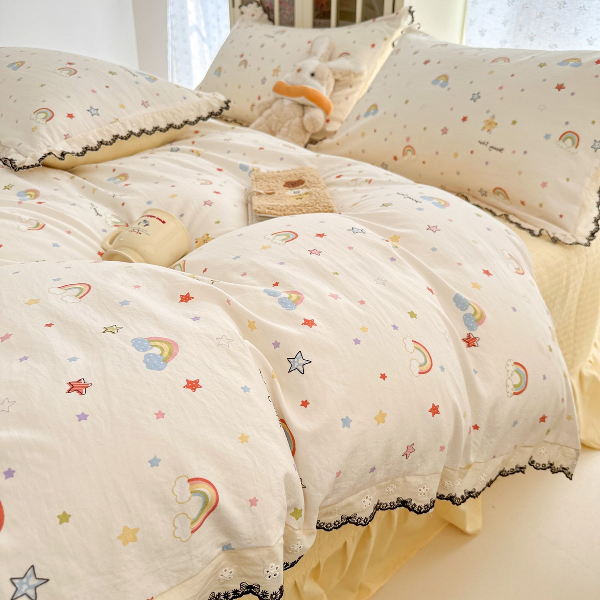 91家纺网 家纺一手货源 找家纺 莱米家纺 2026春夏新款亲肤花边全棉床盖四件套 小彩虹