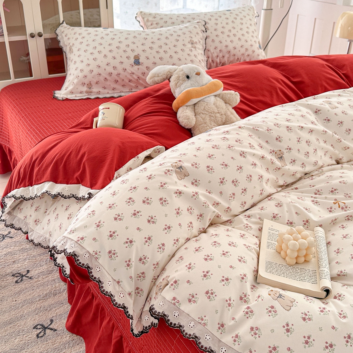 91家纺网 家纺一手货源 找家纺 莱米家纺 2026春夏新款亲肤花边全棉床盖四件套 花团锦簇