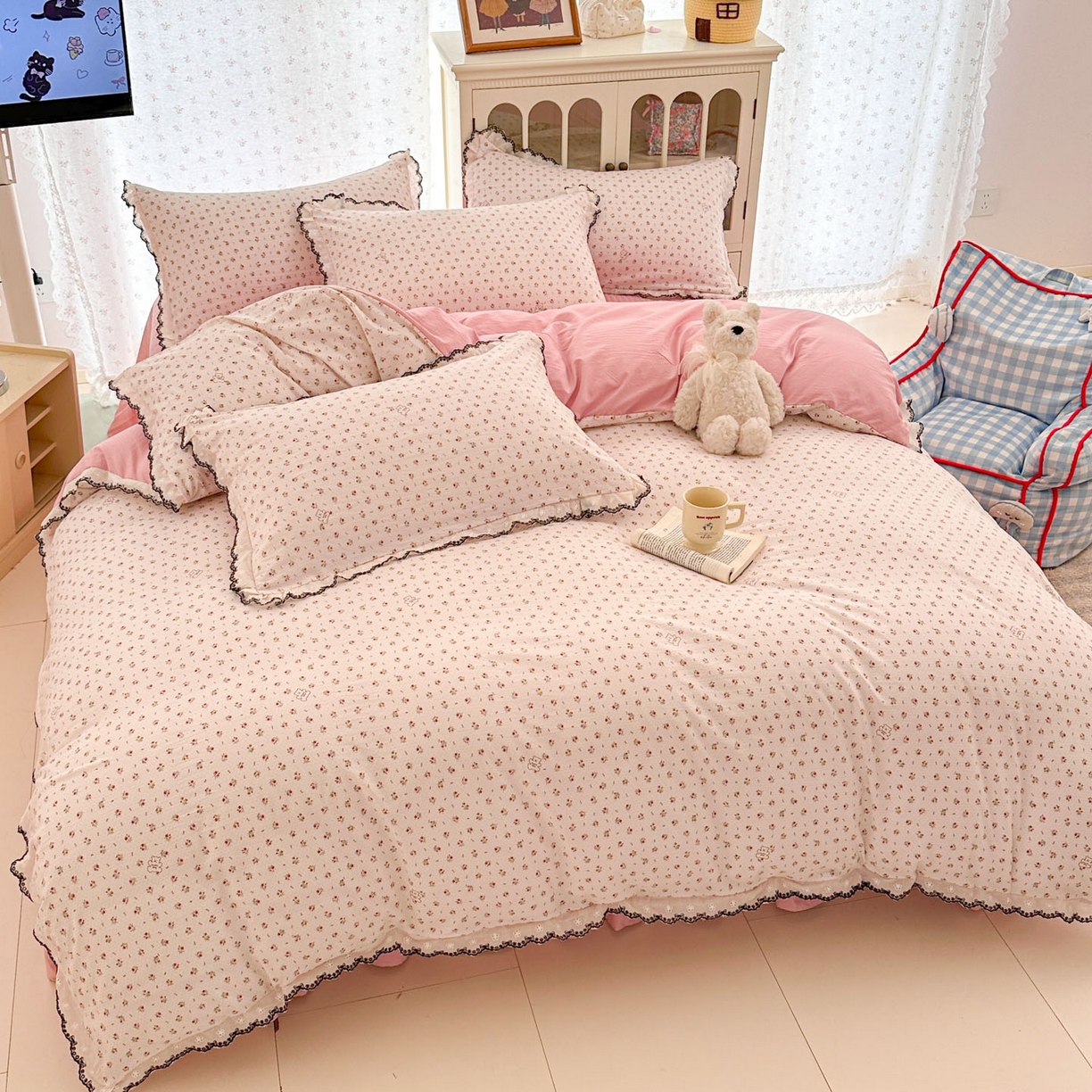 91家纺网 家纺一手货源 找家纺 莱米家纺 2026春夏新款亲肤花边全棉床盖四件套 温柔蜜语-粉