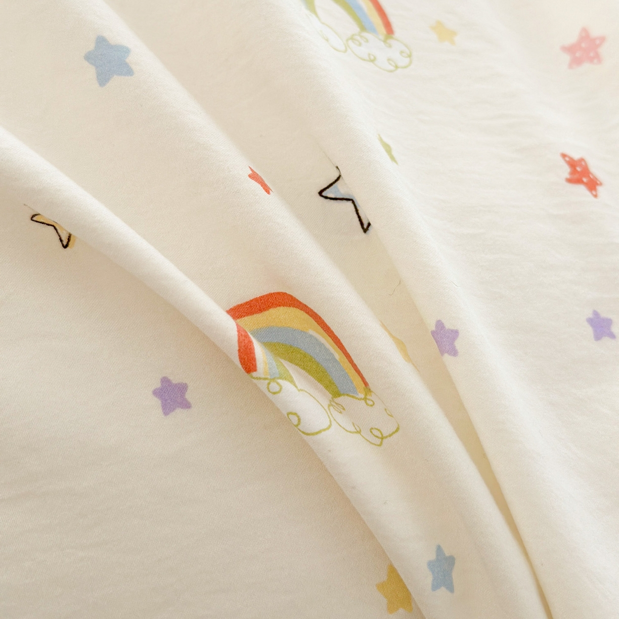 91家纺网 家纺一手货源 找家纺 莱米家纺 2026春夏新款亲肤花边全棉床盖四件套 小彩虹