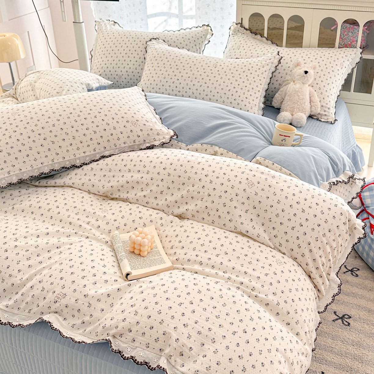 91家纺网 家纺一手货源 找家纺 莱米家纺 2026春夏新款亲肤花边全棉床盖四件套 温柔蜜语-蓝
