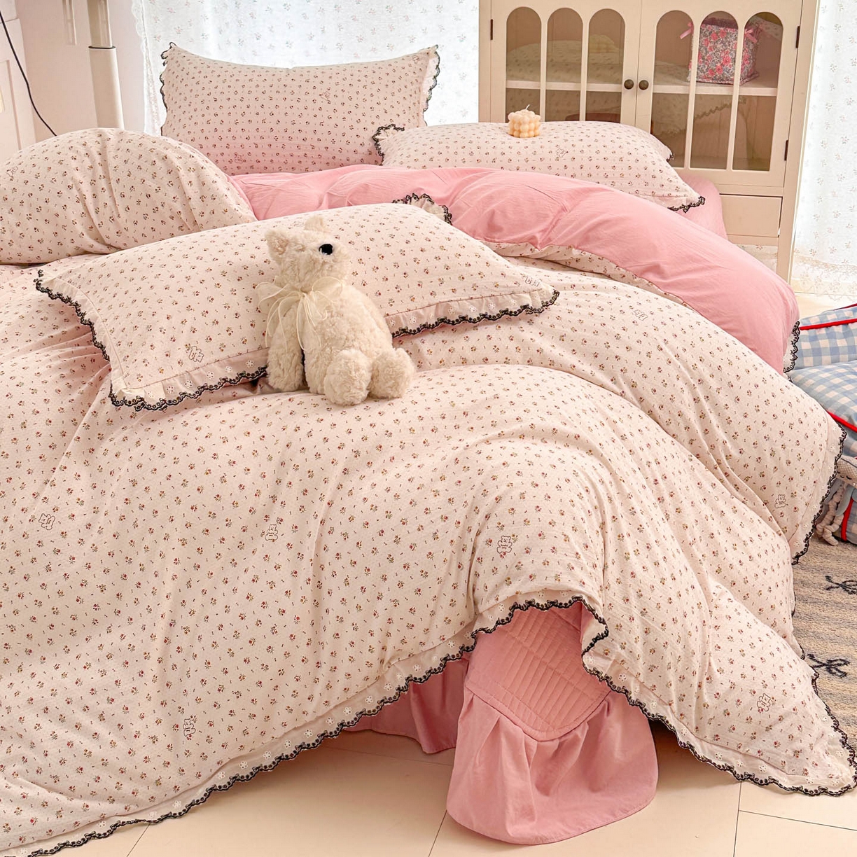91家纺网 家纺一手货源 找家纺 莱米家纺 2026春夏新款亲肤花边全棉床盖四件套 温柔蜜语-粉