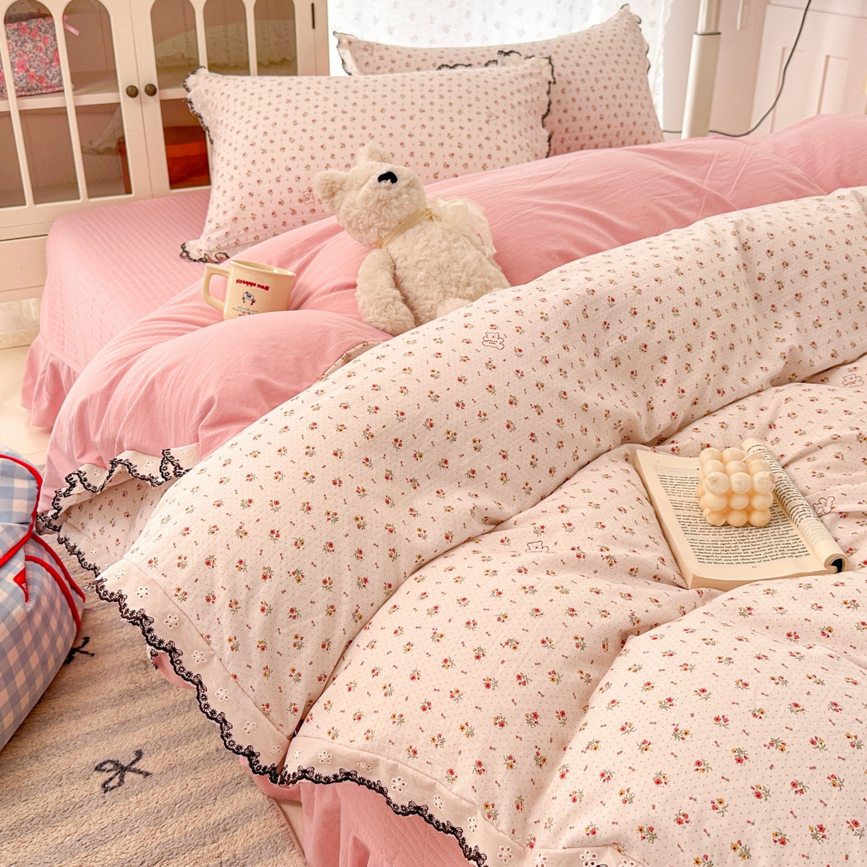 91家纺网 家纺一手货源 找家纺 莱米家纺 2026春夏新款亲肤花边全棉床盖四件套 温柔蜜语-粉