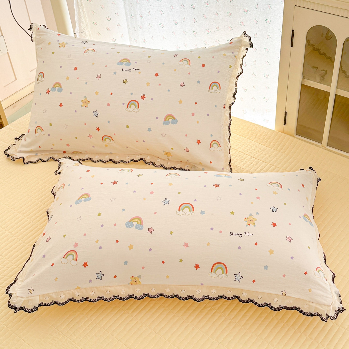 91家纺网 家纺一手货源 找家纺 莱米家纺 2026春夏新款亲肤花边全棉床盖四件套 小彩虹