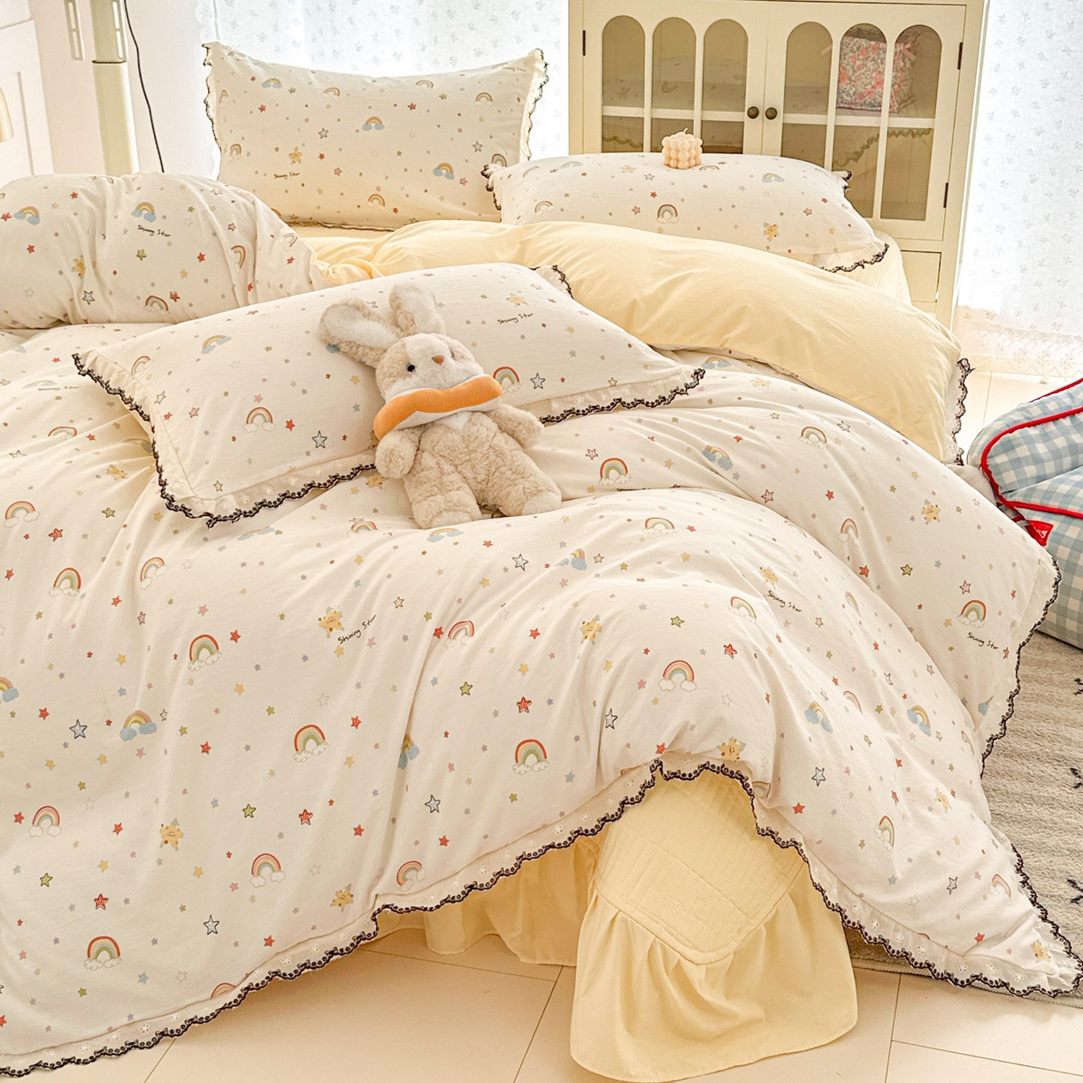 91家纺网 家纺一手货源 找家纺 莱米家纺 2026春夏新款亲肤花边全棉床盖四件套 小彩虹