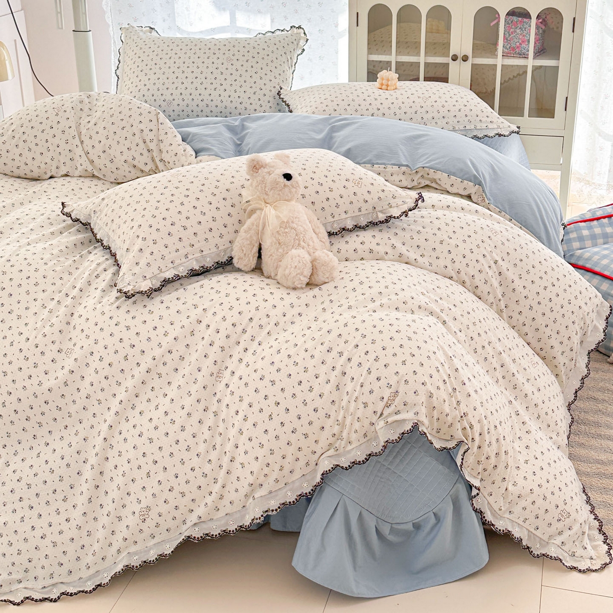 91家纺网 家纺一手货源 找家纺 莱米家纺 2026春夏新款亲肤花边全棉床盖四件套 温柔蜜语-蓝