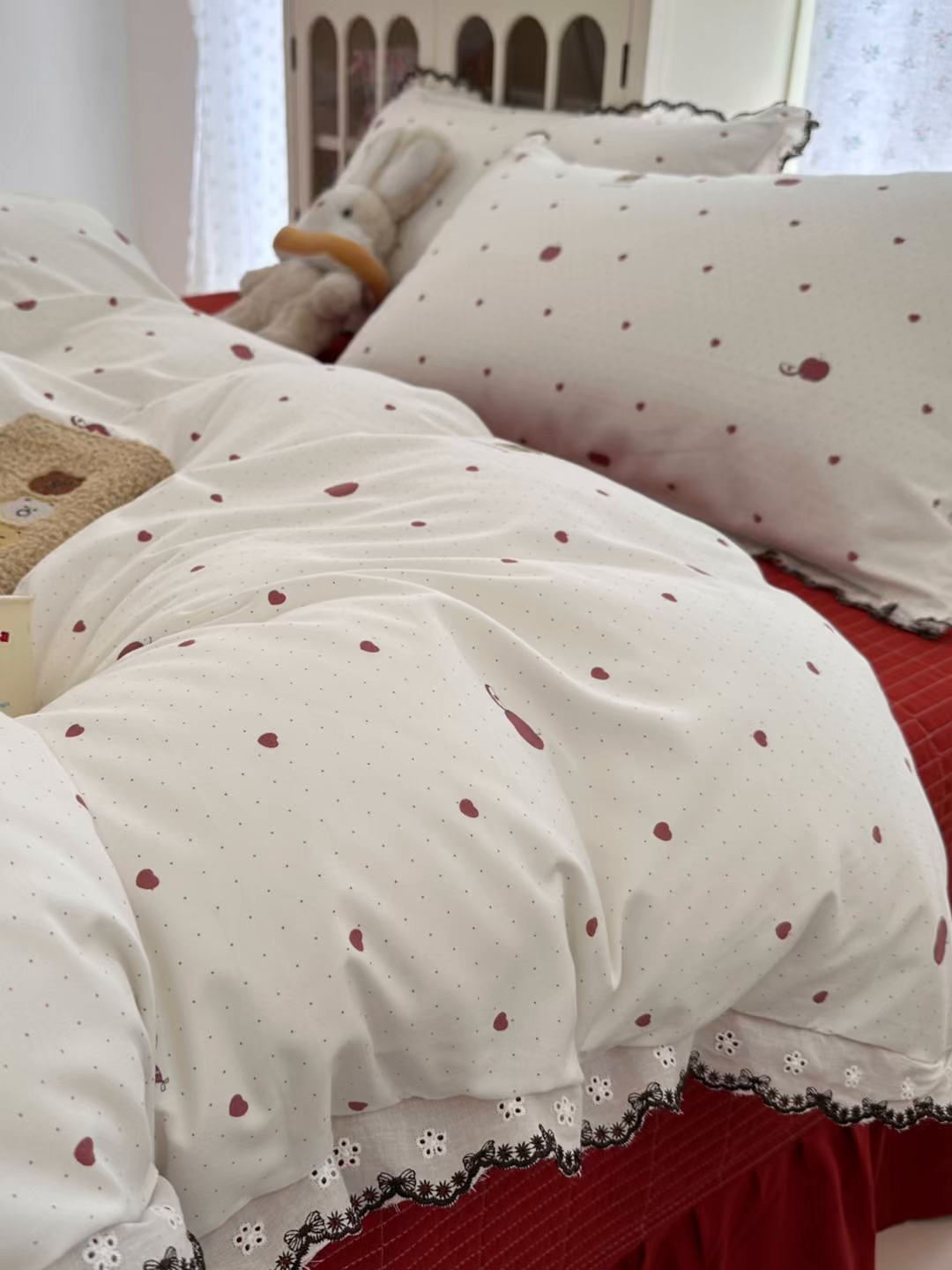 91家纺网 家纺一手货源 找家纺 莱米家纺 2026春夏新款亲肤花边全棉床盖四件套 苹果小熊