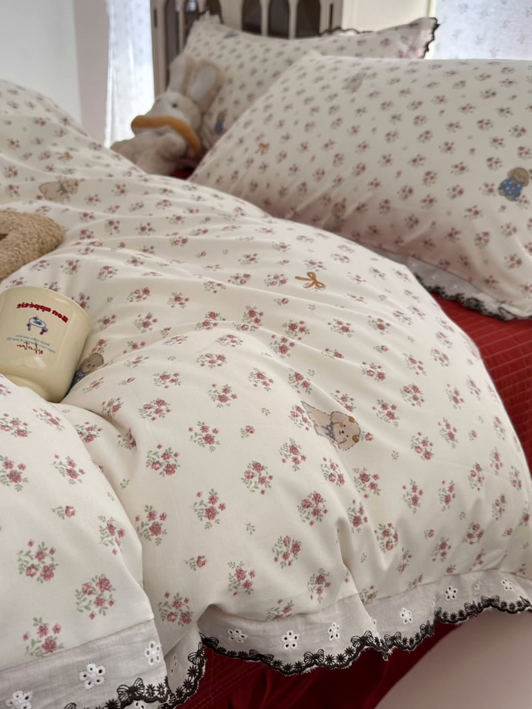 91家纺网 家纺一手货源 找家纺 莱米家纺 2026春夏新款亲肤花边全棉床盖四件套 花团锦簇