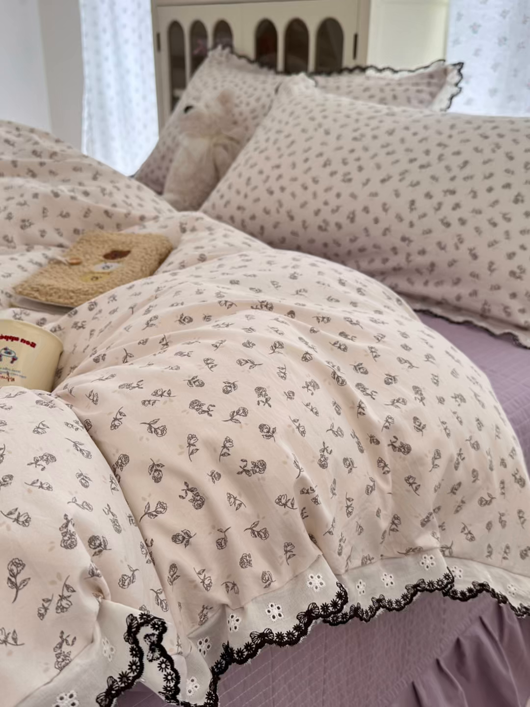 91家纺网 家纺一手货源 找家纺 莱米家纺 2026春夏新款亲肤花边全棉床盖四件套 紫韵