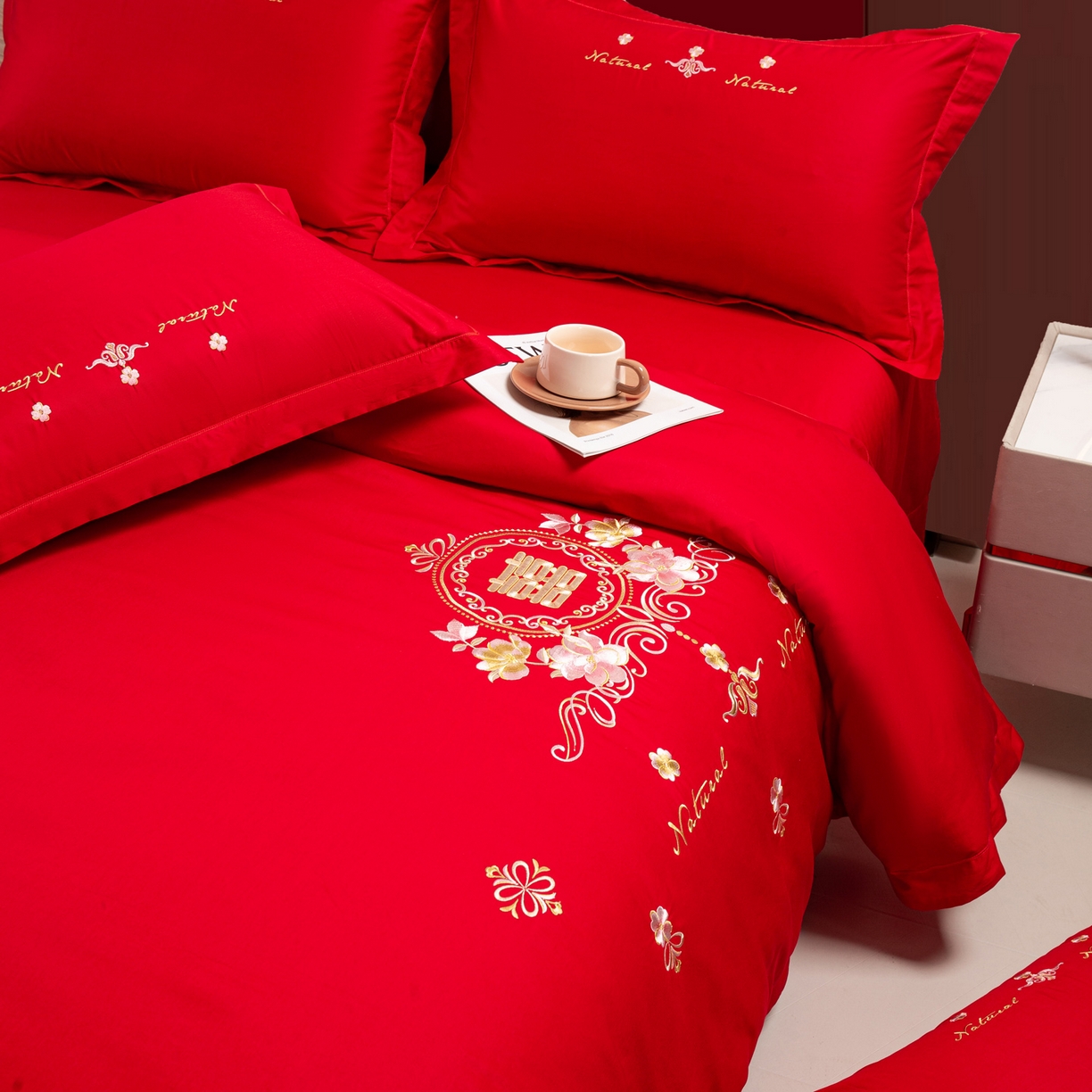 91家纺网 家纺一手货源 找家纺 银石 2025新款长绒棉婚庆绣花四件套 花团锦簇