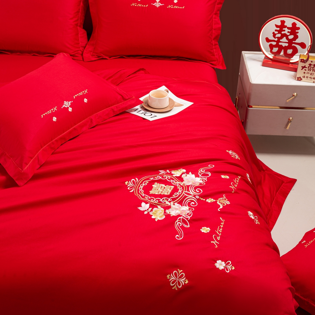 91家纺网 家纺一手货源 找家纺 银石 2025新款长绒棉婚庆绣花四件套 花团锦簇