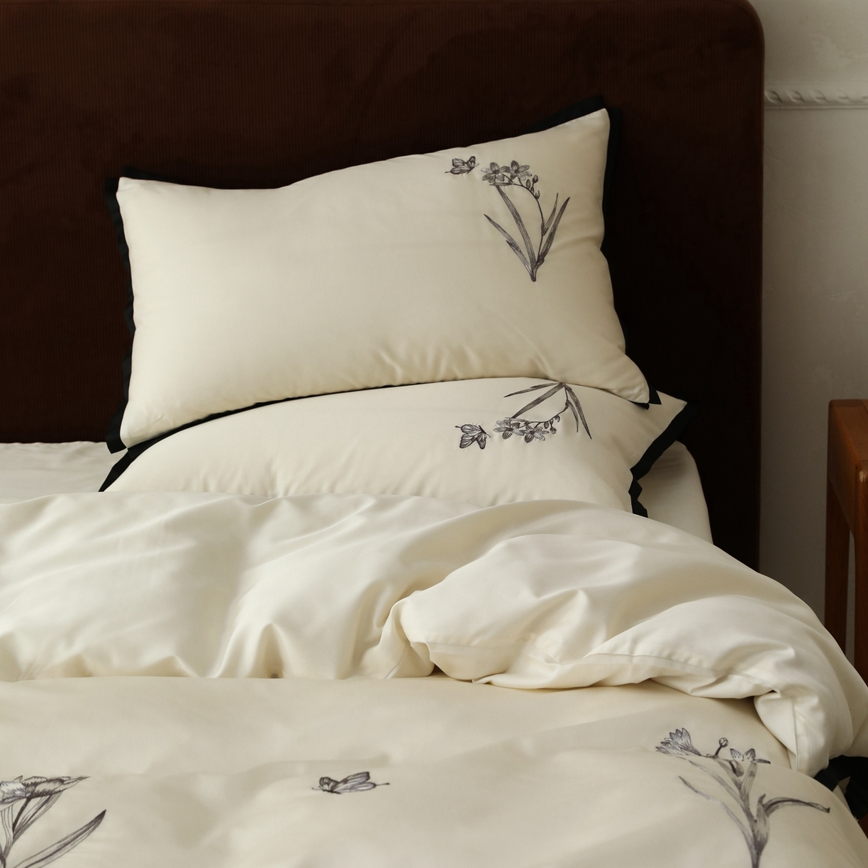 91家纺网 家纺一手货源 找家纺 （总）初拾 2026新款60支兰精天丝“东方美学”刺绣四件套-拾花集