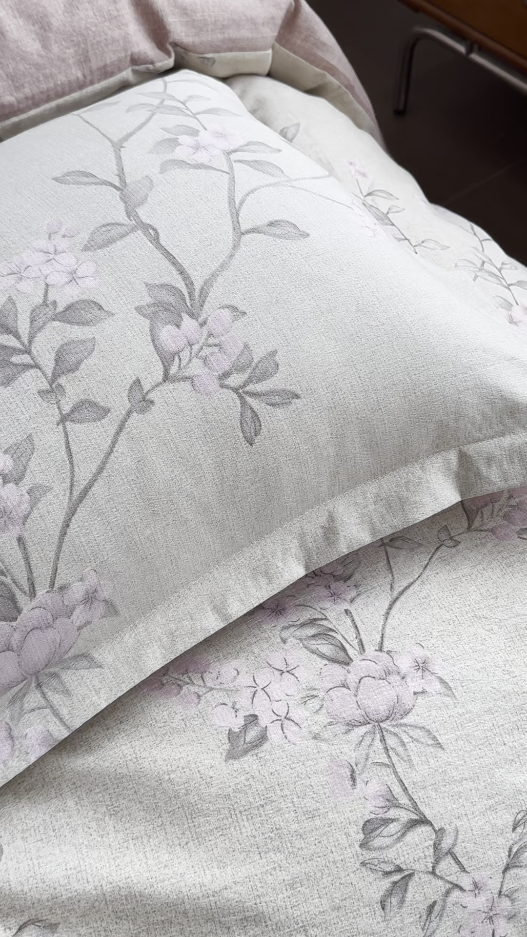 91家纺网 家纺一手货源 找家纺 洁柔家纺工厂店 2026春夏秋冬爆款新品高克重加厚原麻亚麻皱皱纱印花四件套 绽放