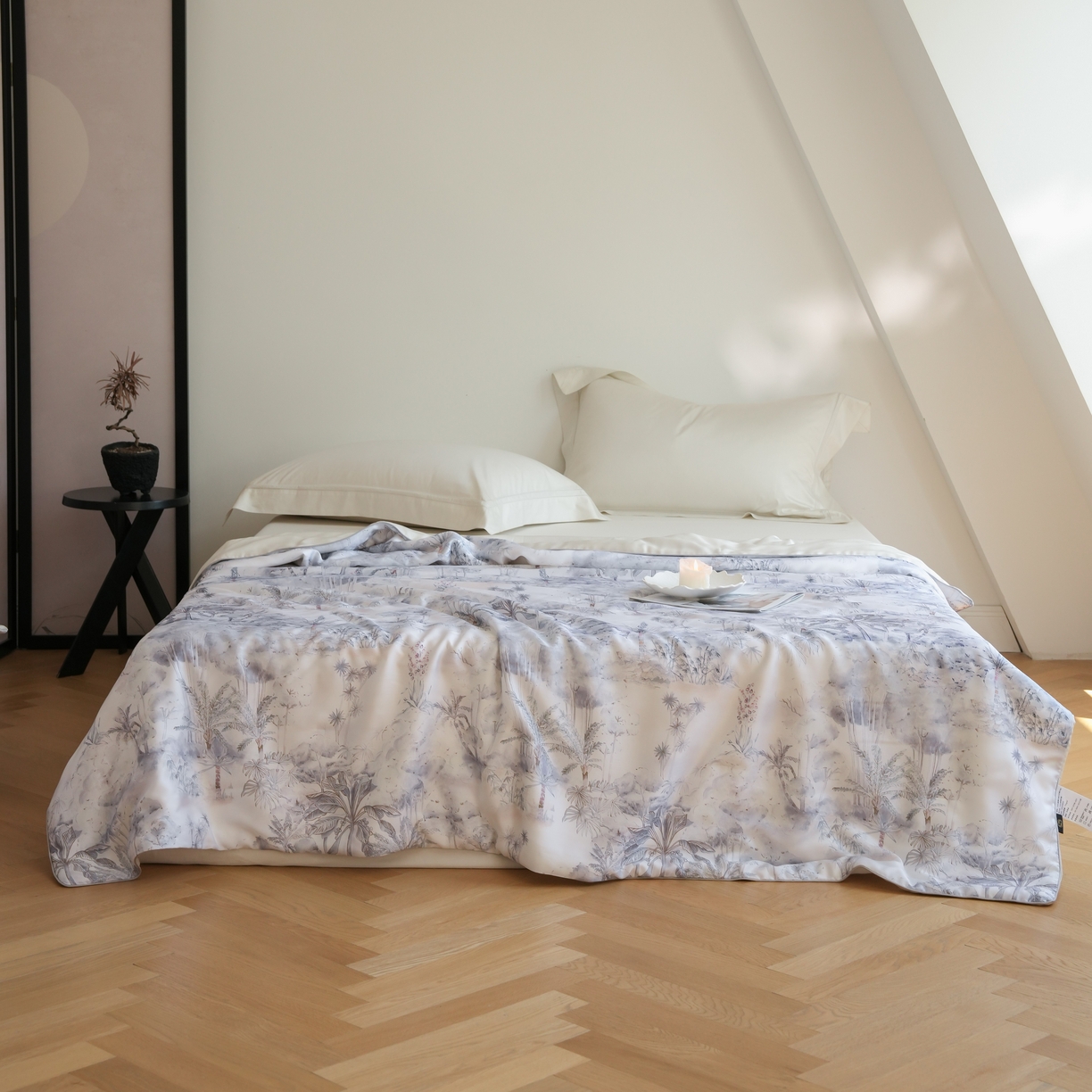 91家纺网 家纺一手货源 找家纺 沐晴家纺 2026新款春夏数码印花兰精天丝夏被空调被 丛林幻想-灰紫