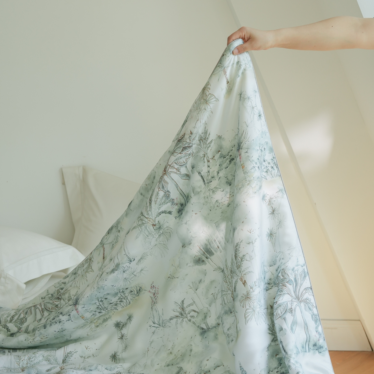 91家纺网 家纺一手货源 找家纺 沐晴家纺 2026新款春夏数码印花兰精天丝夏被空调被 丛林幻想-绿