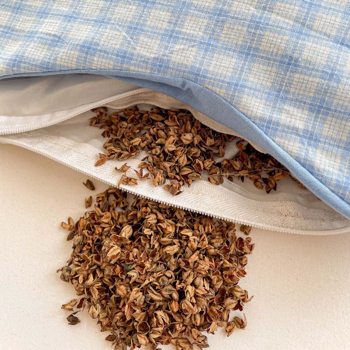 91家纺网 家纺一手货源 找家纺 梦叶草 2026新款全棉抱抱熊荞麦枕枕头枕芯 抱抱熊-蓝色