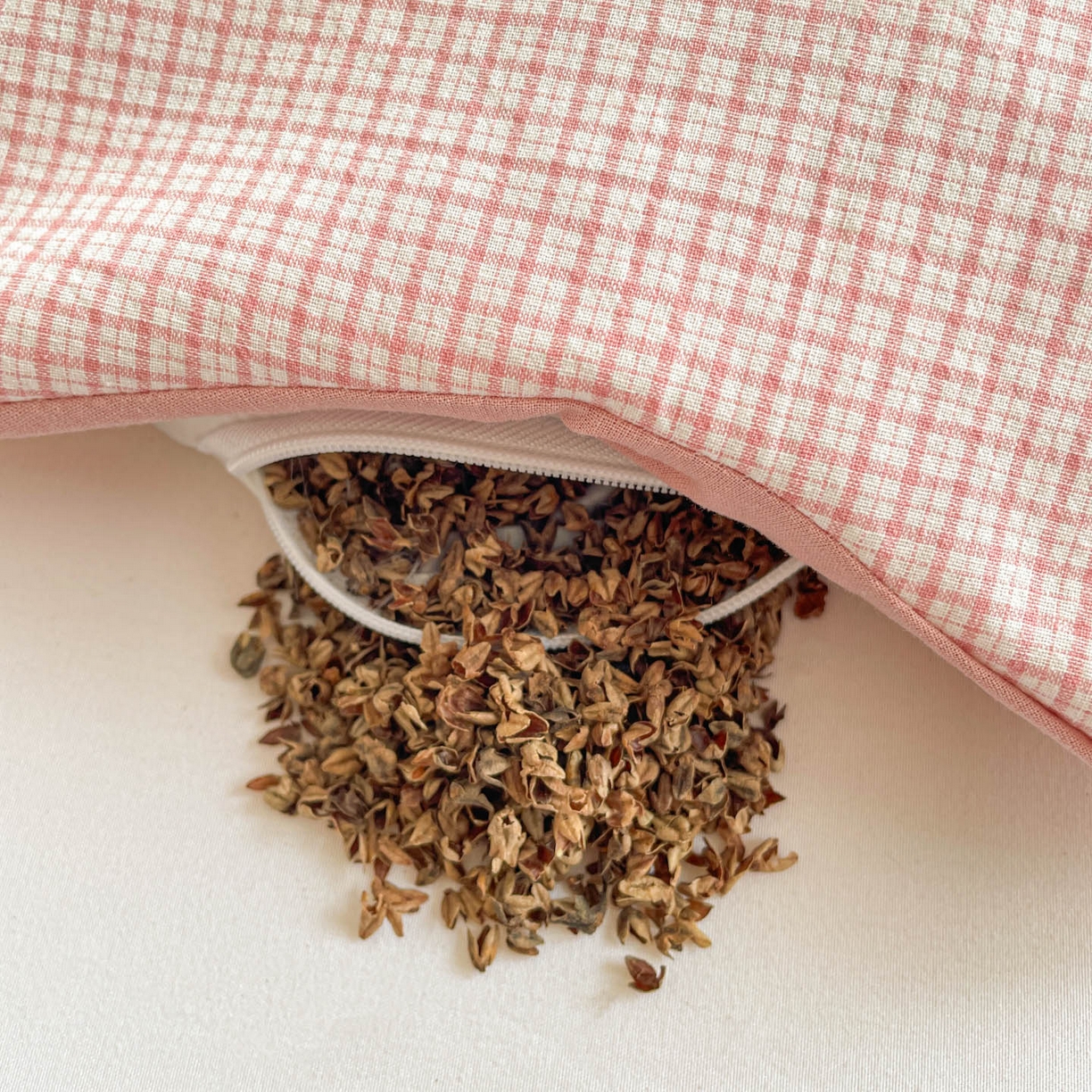 91家纺网 家纺一手货源 找家纺 梦叶草 2026新款全棉抱抱熊荞麦枕枕头枕芯 抱抱熊-粉色