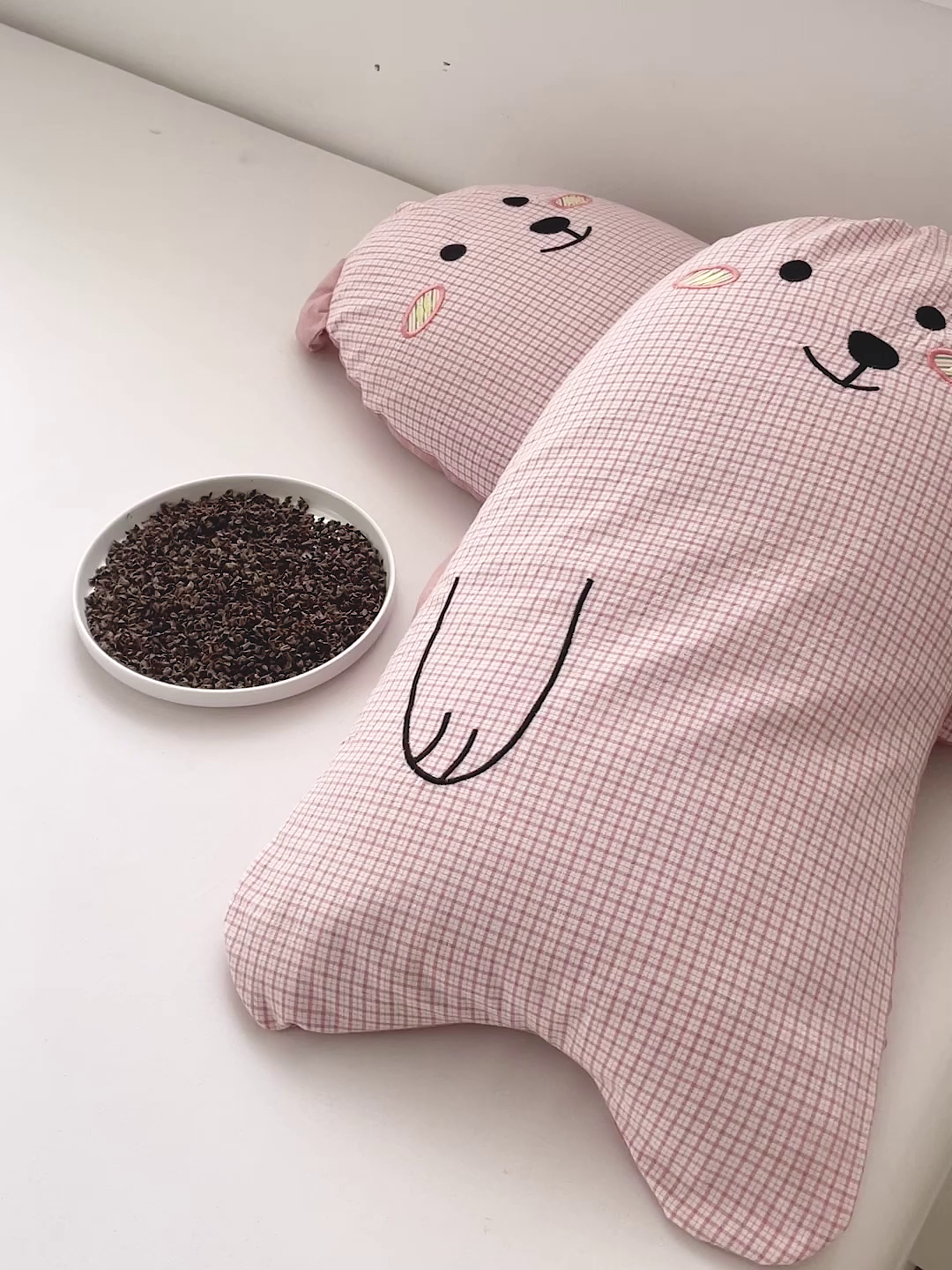 91家纺网 家纺一手货源 找家纺 梦叶草 2026新款全棉抱抱熊荞麦枕枕头枕芯 抱抱熊-粉色