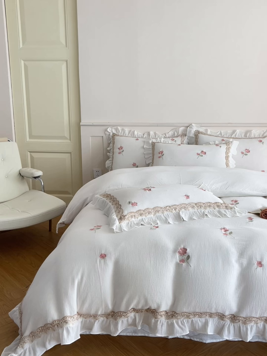 91家纺网 家纺一手货源 找家纺 帝王家纺 2026爆款法式小清新双层皱皱纱四件套四季款-花漾 花漾-奶白