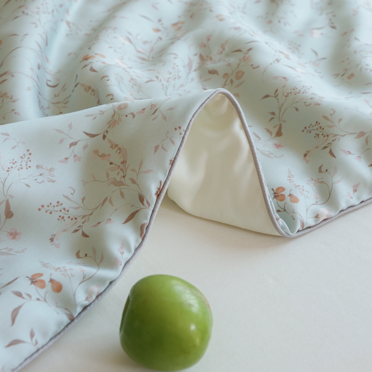 91家纺网 家纺一手货源 找家纺 沐晴家纺 2026新款春夏数码印花兰精天丝夏被空调被 慕莎-绿