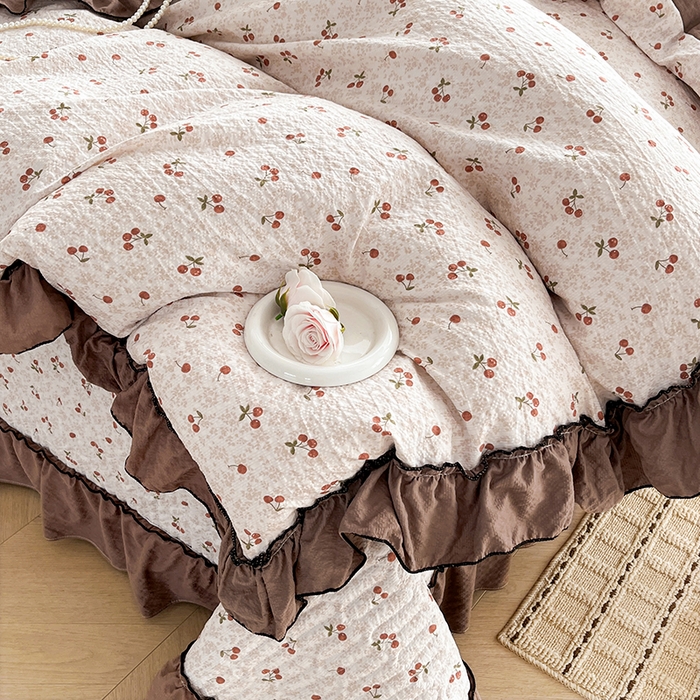 91家纺网 家纺一手货源 找家纺 妮恒美 2026新款法式床盖款四件套 小樱桃